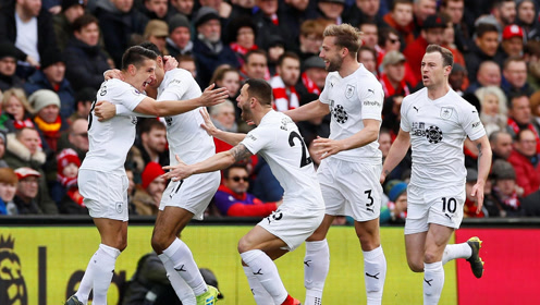 乔-罗顿：我对出现在边路区域感到自如，我很喜欢踢这个位置（乔-罗顿：踢边路让我感到从容，我非常喜欢这个位置）