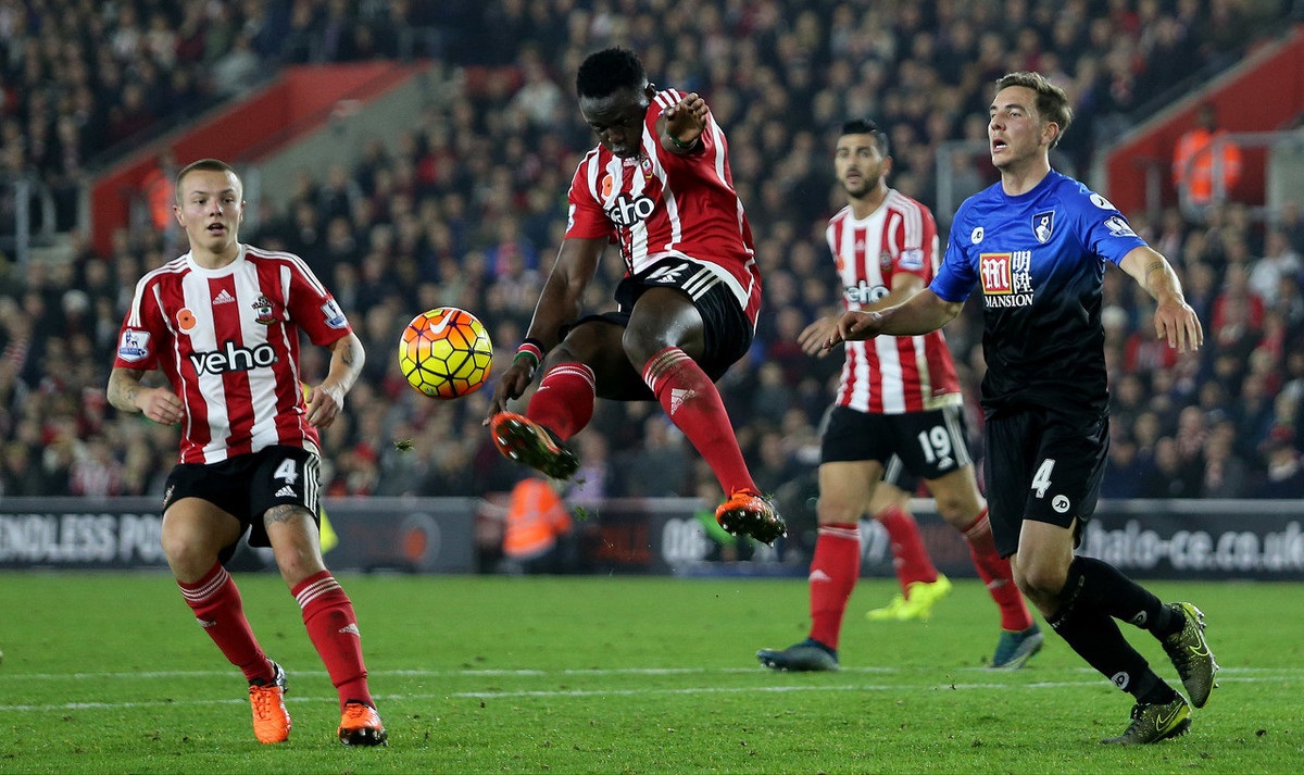 周六西甲裁判安排：科尔德罗将执法巴萨vs奥萨苏纳（西甲周六裁判公布：科尔德罗执哨巴萨对阵奥萨苏纳）