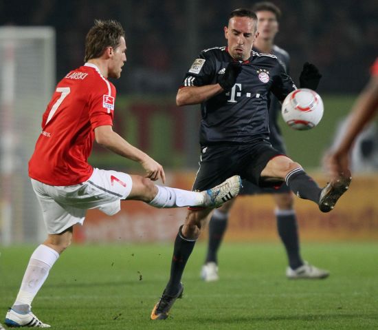 女亚冠联战报：王霜缺阵，武汉女足1-1纳萨夫女足无缘开门红（女亚冠战报：王霜缺席，武汉女足1-1纳萨夫，首战无缘开门红）