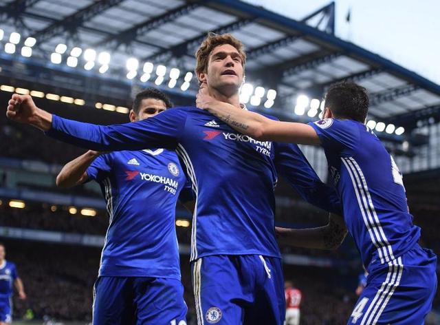 埃因霍温卫冕稳了？荷甲从未有球队半程领先11分被逆转丢冠（埃因霍温卫冕在望？荷甲史上无半程领先11分仍被翻盘丢冠先例）